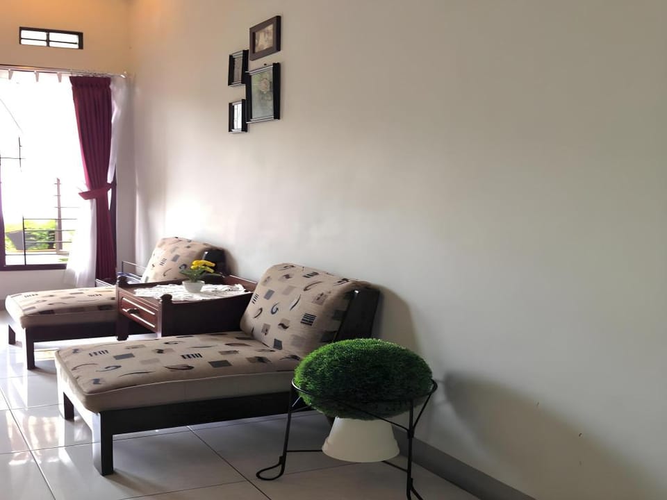 Elenor's Home Hotel in Bandung