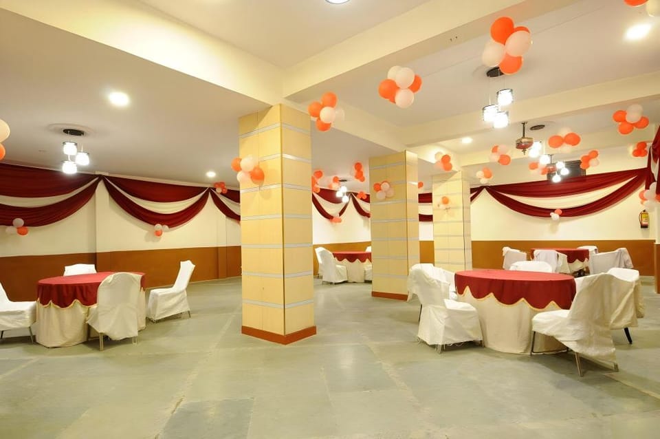 Hotel Sarthi Hotel in Noida