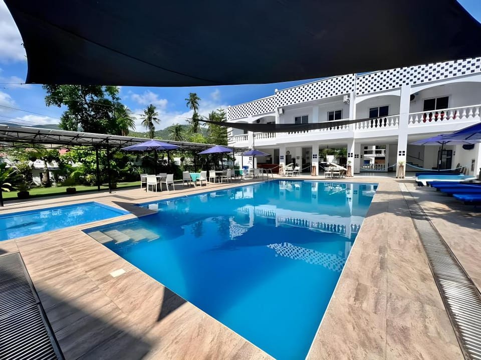 Squares Beachside Apartments Bed and Breakfast in Puerto Galera