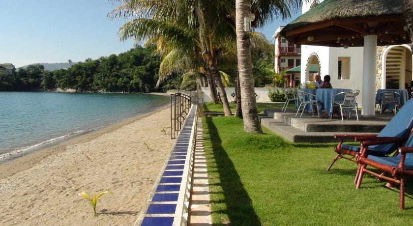Squares Beachside Apartments Bed and Breakfast in Puerto Galera