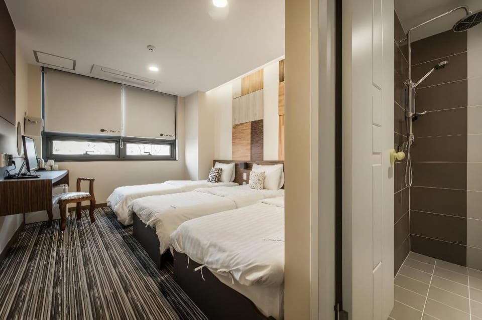 Hostel Korea 11th-Chang Deok Gung Bed and Breakfast in Seoul