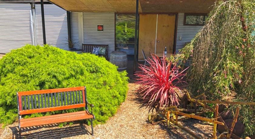 Valley Farm Vineyard Cottages Farm Stay in Healesville