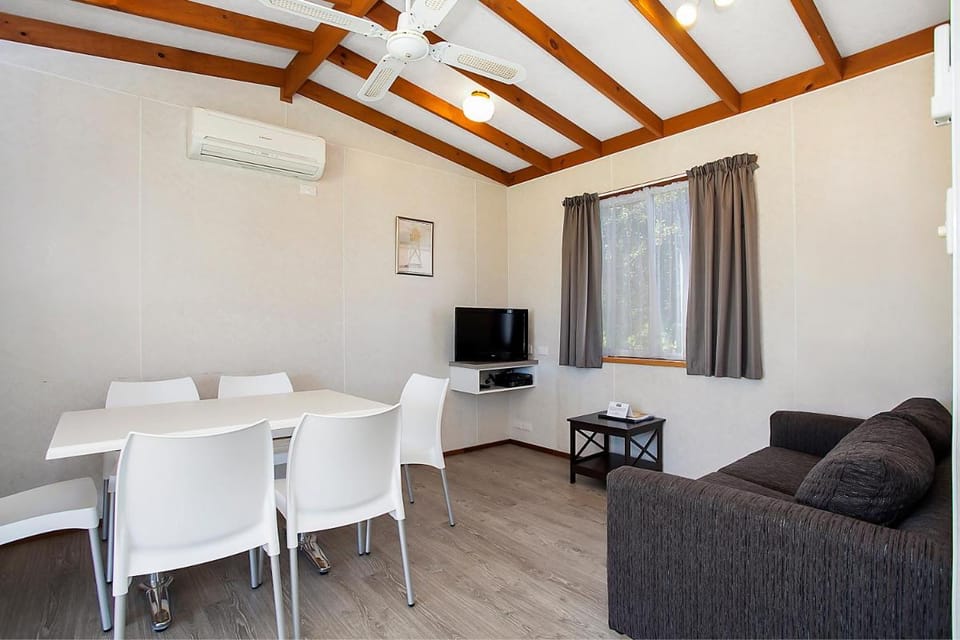 Great Ocean Road Tourist Park Campground/ 
RV Resort in Peterborough