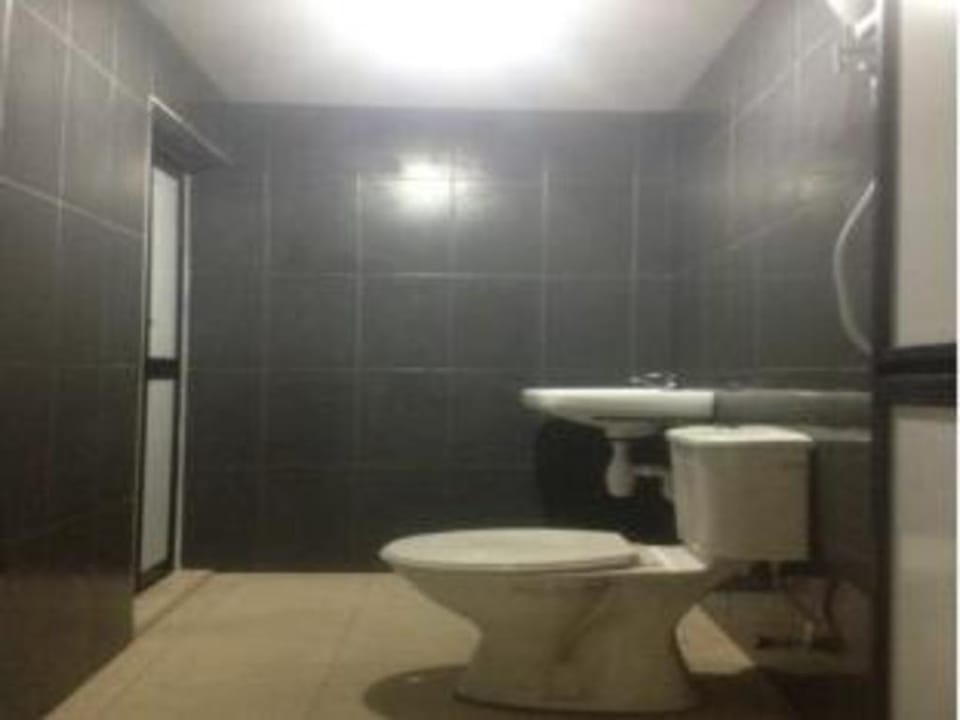 Four Rooms Golden Shower  24 hours check in Apartment in Malacca