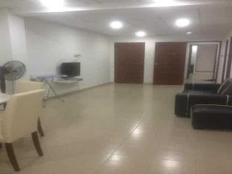 Four Rooms Golden Shower  24 hours check in Apartment in Malacca