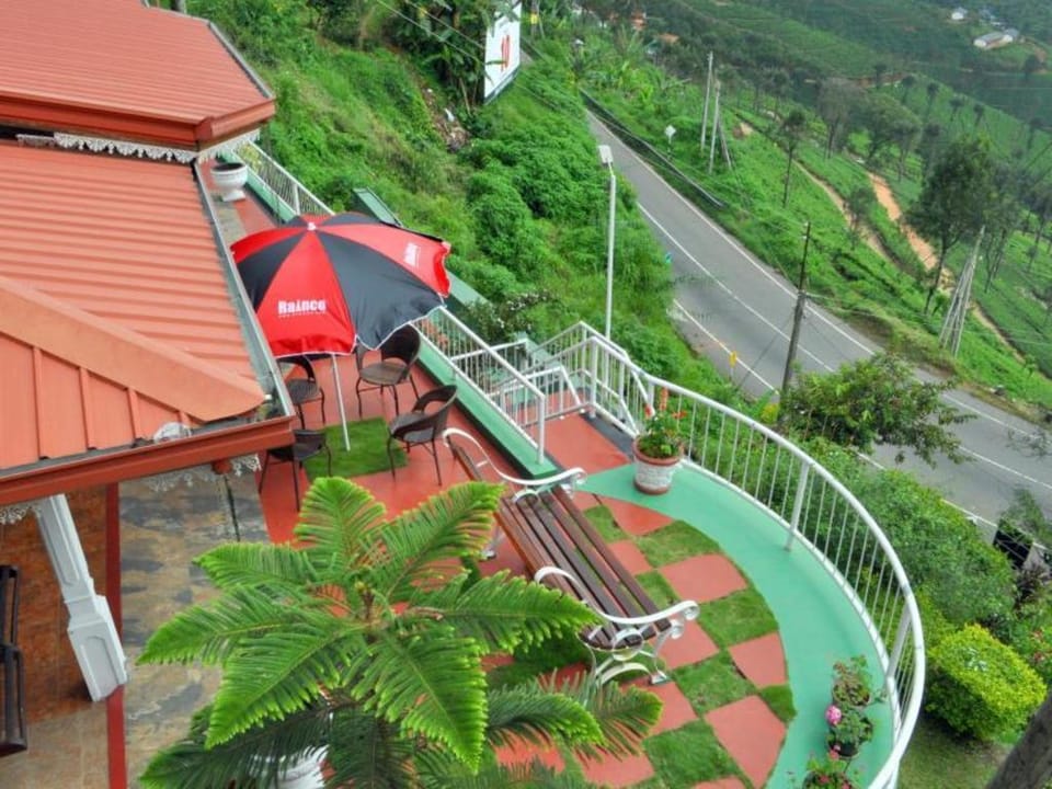 The Mist Holiday Bungalow Hotel in Central Province