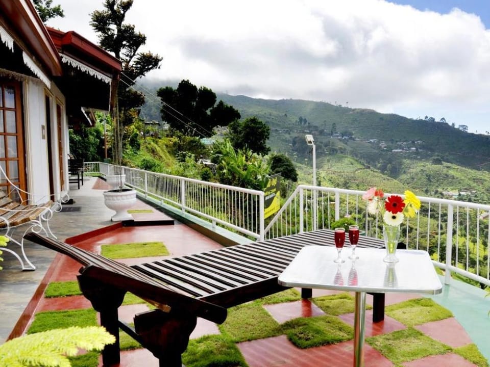 The Mist Holiday Bungalow Hotel in Central Province