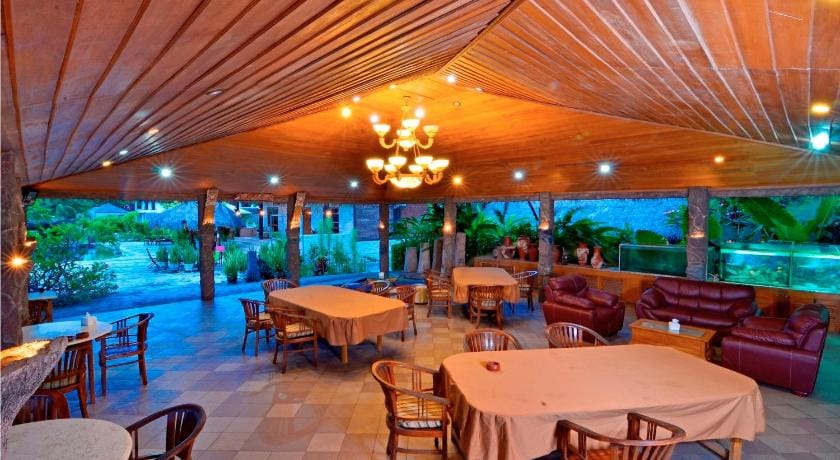 Pasific Beach Cottages Hotel in Batu Layar