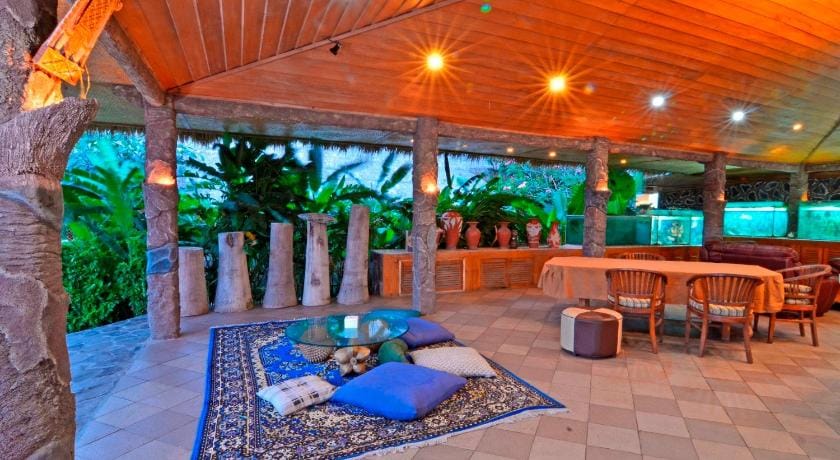 Pasific Beach Cottages Hotel in Batu Layar