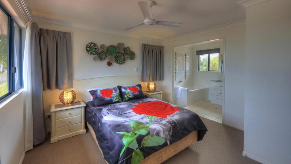 Dolphin Waters Apartment hotel in Tin Can Bay