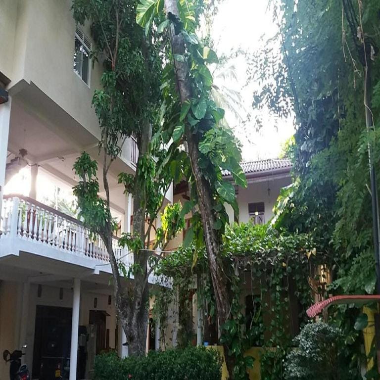 Sea Breeze Guesthouse Hotel in Southern Province