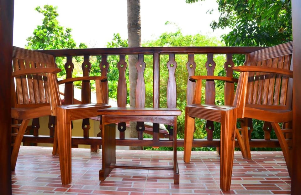 Sea Breeze Guesthouse Hotel in Southern Province