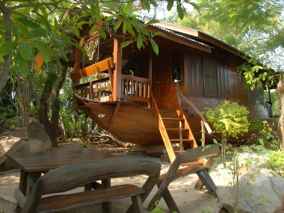 Baandin Rimnum Resort Hotel in Thailand