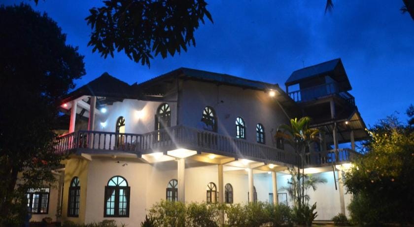 Hotel Breetas Garden Hotel in Central Province