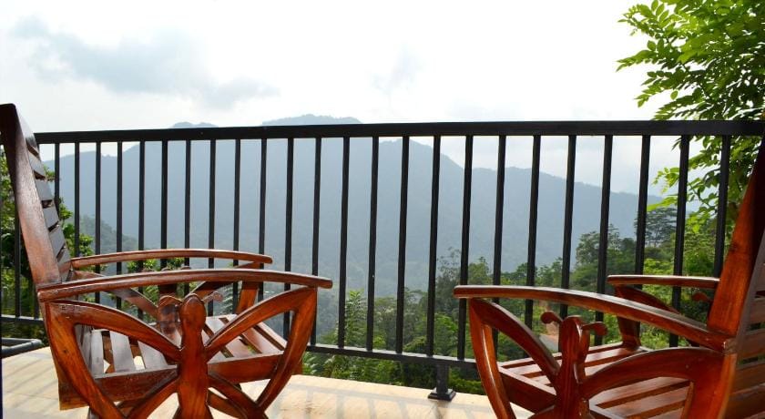 Hotel Breetas Garden Hotel in Central Province