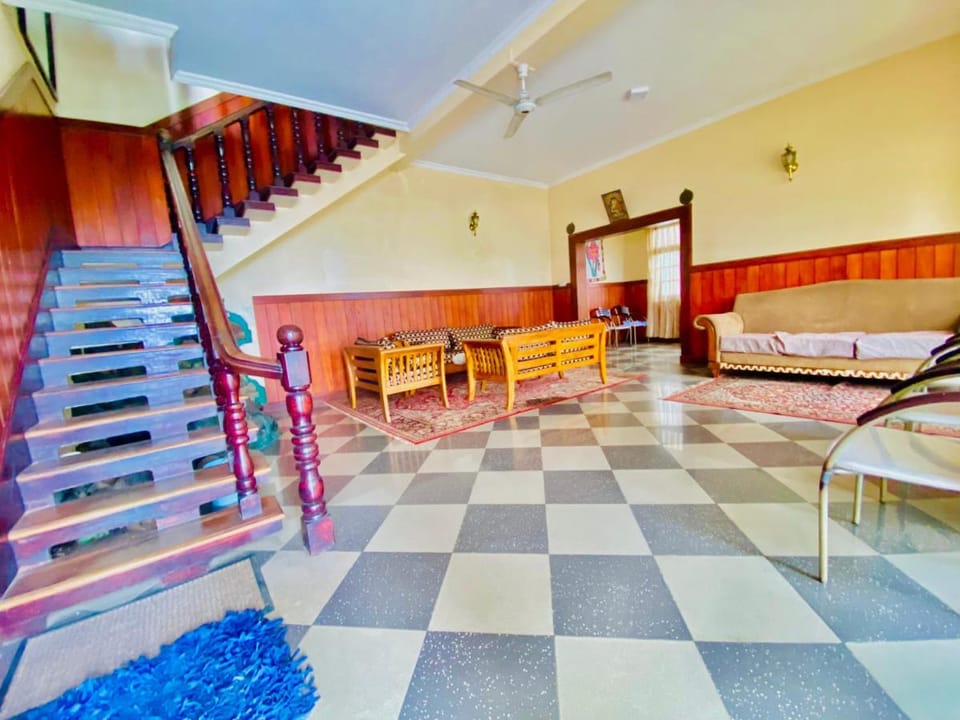 Srilak View Holiday Inn Resort in Central Province