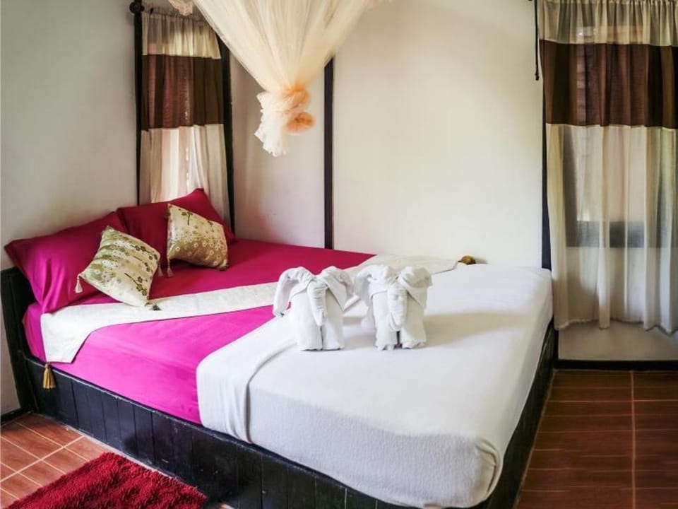 Leaf House Bungalow (SHA Plus) Hotel in Sala Dan