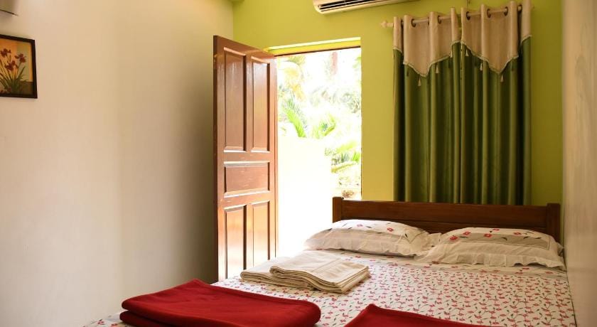 Wavelet Beach Resort Bed and Breakfast in Canacona