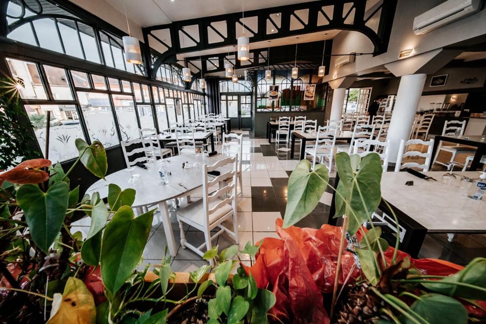 Hôtel Le Tivoli Hotel in Occitanie