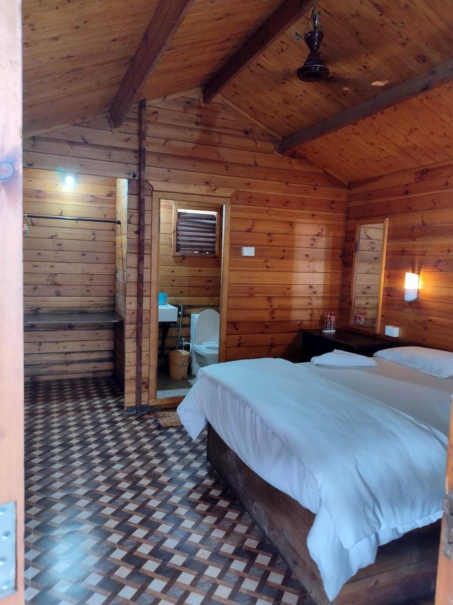 Roundcube Beach Cottages Patnem Luxury tent in Canacona