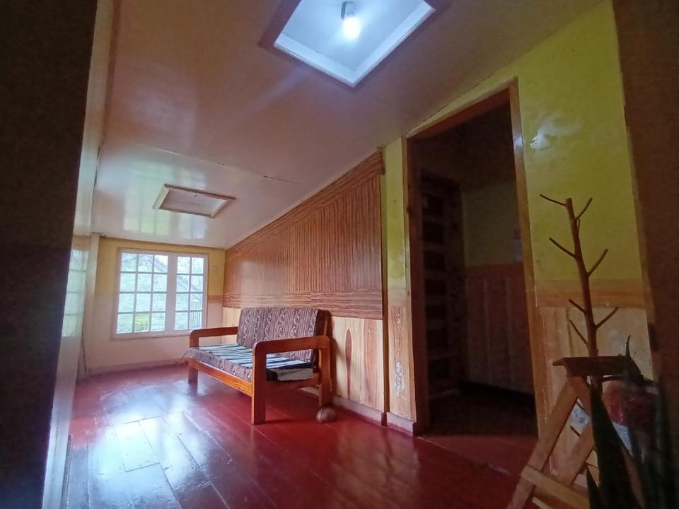 Grandma's Yellow House Hotel in Cordillera Administrative Region