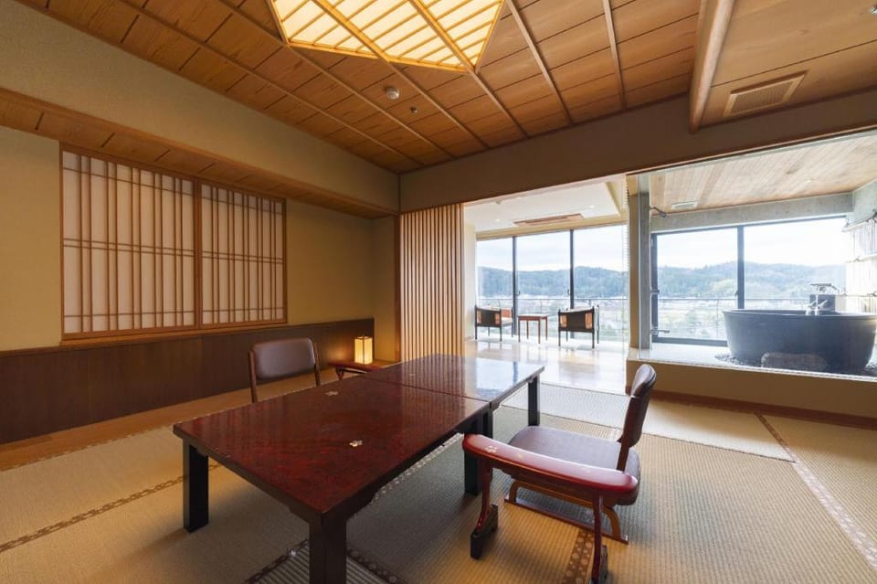 Yamashiro Onsen Miyabi no Yado Kaga Hyakumangoku Ryokan in Ishikawa Prefecture