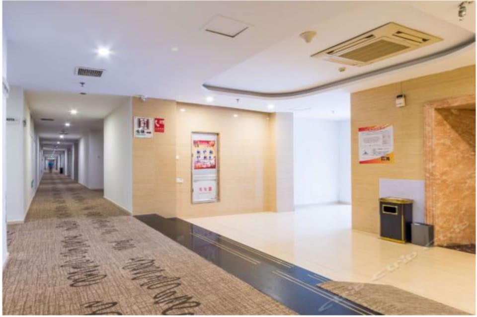 Hanting Hotel Xiamen Wenzao Metro Station Hotel in Xiamen