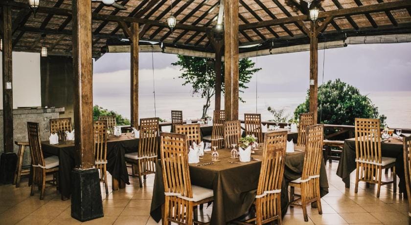 Lembongan Cliff Villas Campground/ 
RV Resort in Nusapenida