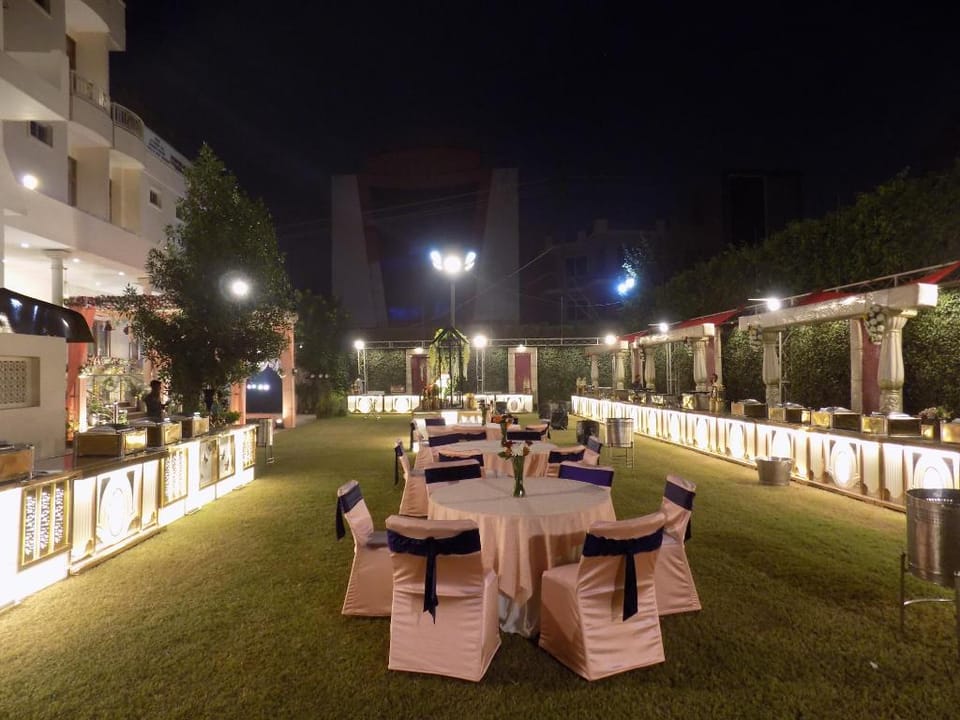 Chandra Pushp Palace Hotel in Agra