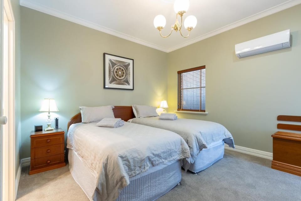 Durham Lodge Bed & Breakfast Bed and Breakfast in Perth
