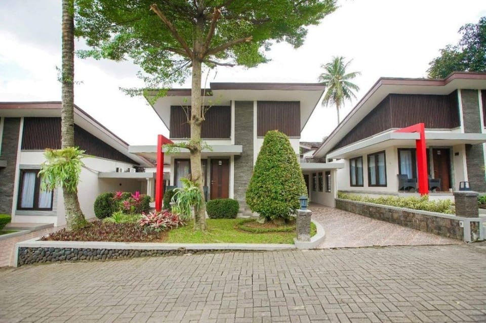 Grand Ussu Hotel & Convention Hotel in Cisarua