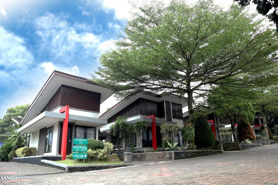 Grand Ussu Hotel & Convention Hotel in Cisarua