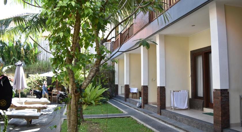 Dabumito Guest House Hotel in North Kuta