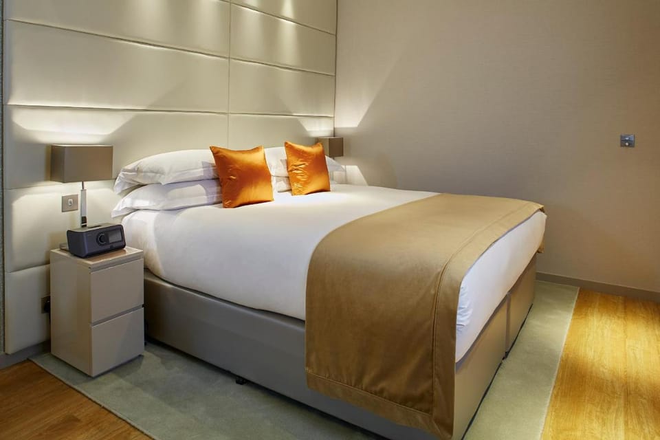 Cheval Three Quays at The Tower of London Apartment hotel in London Borough of Southwark
