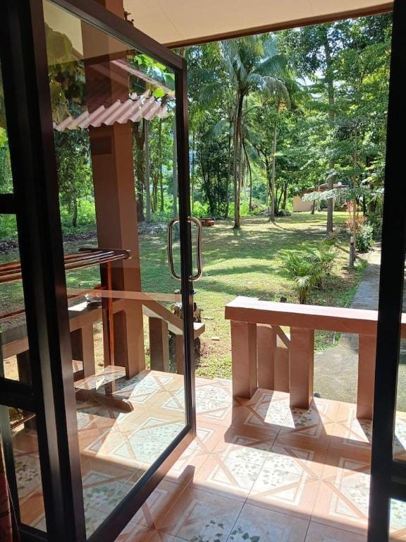 Baan Long Beach Hotel in Sala Dan
