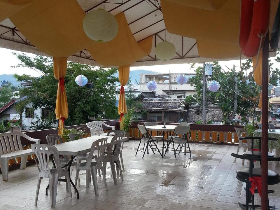 La Casa Roa Hostel Hotel in Bicol
