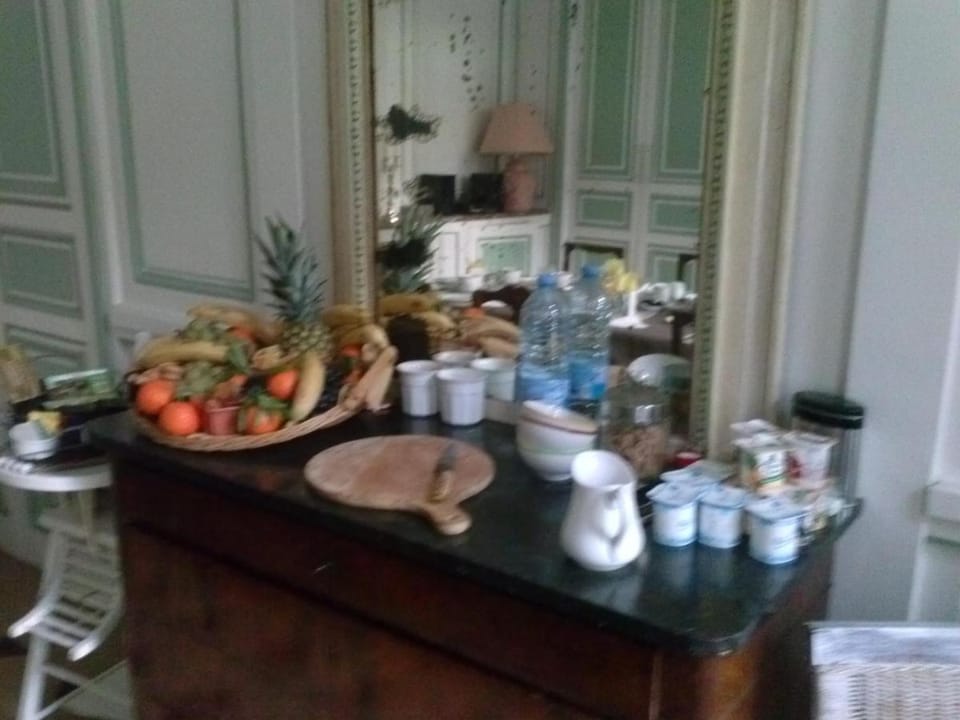 Le Chateau De La Vierge Bed and Breakfast in Île-de-France