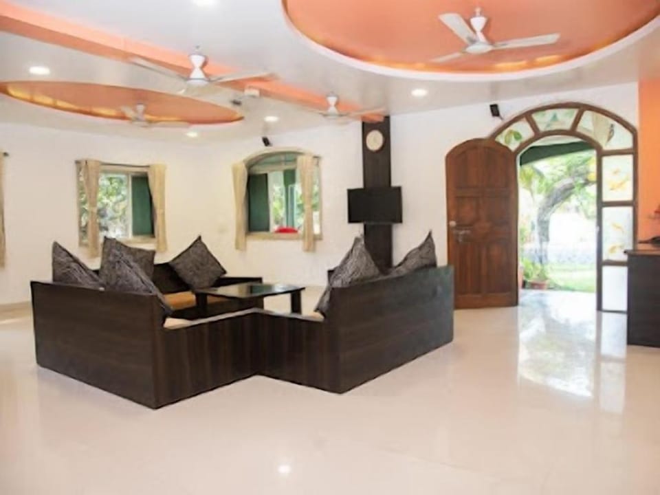 Ghanvatkar Bunglow Resort Hotel in Alibag