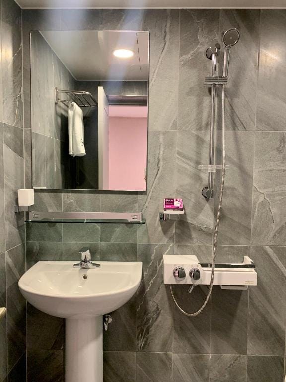 Dongdaemun D Mini Hotel Bed and Breakfast in Seoul