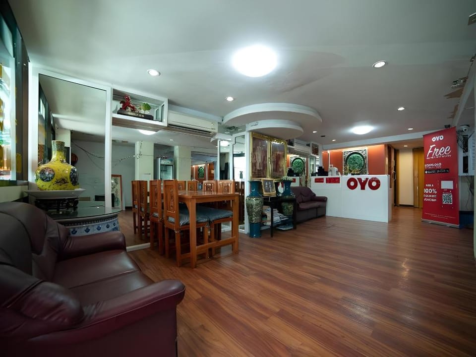 Longzhu Guesthouse Hotel in Bangkok