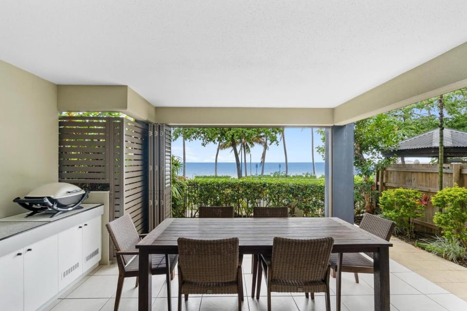 Sea Point on Trinity Beach Apartment hotel in Cairns