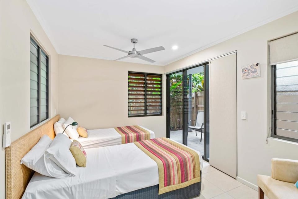 Sea Point on Trinity Beach Apartment hotel in Cairns