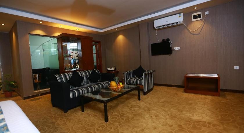 Peradeniya Rest House Hotel in Kandy
