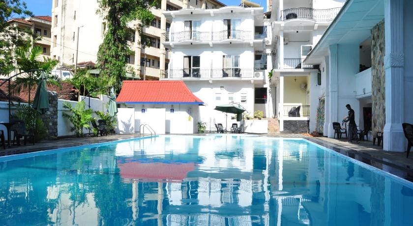 Peradeniya Rest House Hotel in Kandy