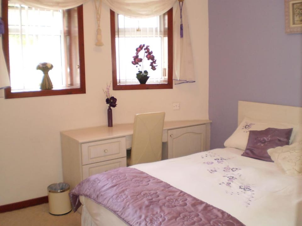 Shawlee Cottage Bed and Breakfast in Airdrie