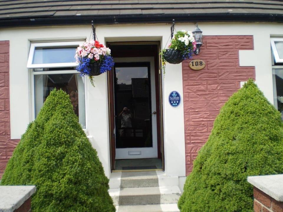 Shawlee Cottage Bed and Breakfast in Airdrie