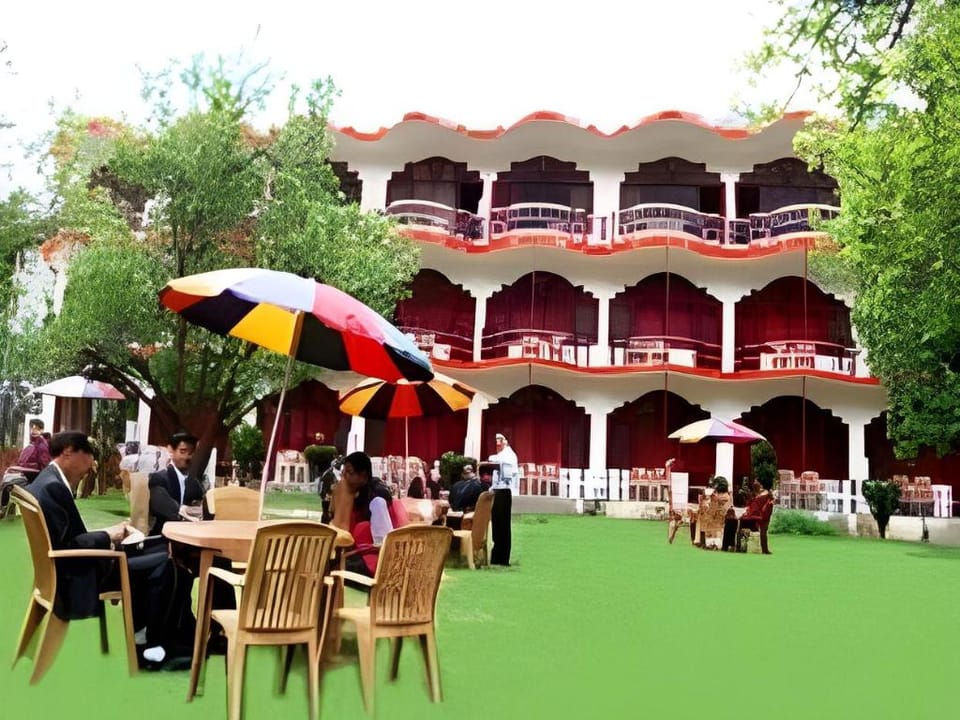 Himanshu Resort Hotel in Manali
