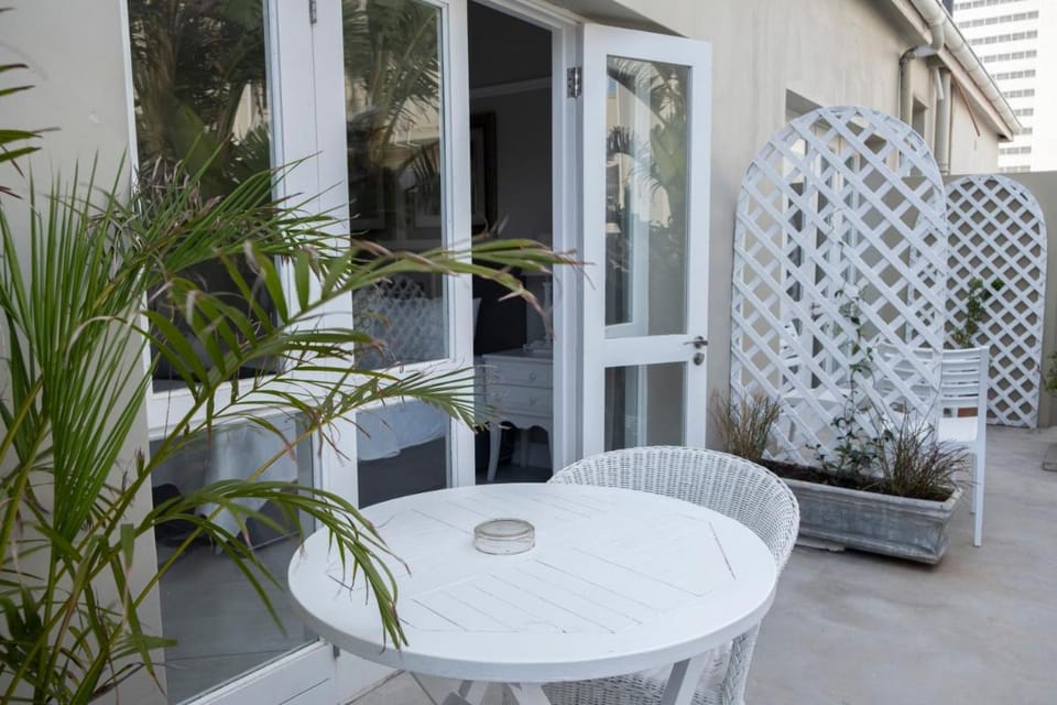 Conifer Beach House Bed and Breakfast in Port Elizabeth