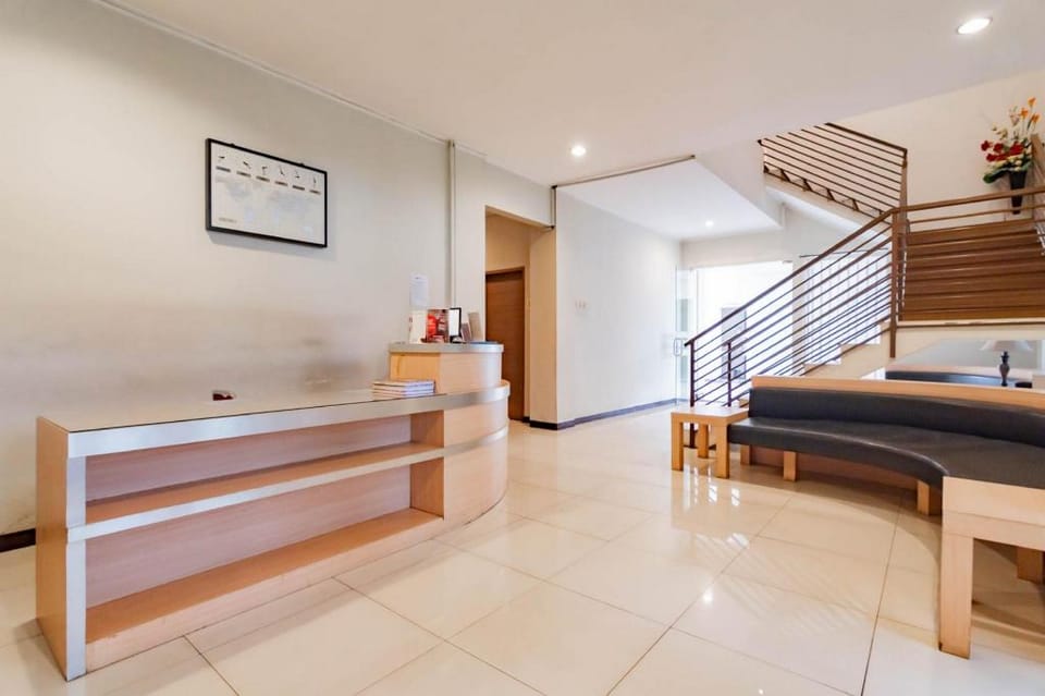 RedDoorz near Lembang Park & Zoo 2 Bed and Breakfast in Parongpong