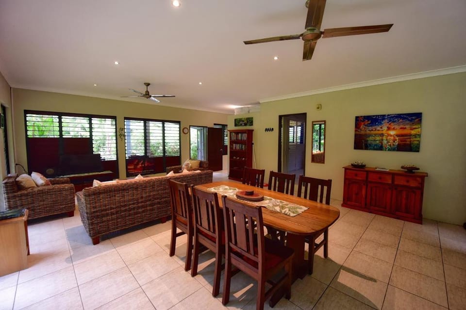 Thornton Beach Bungalows Daintree Lodge in Thornton Beach